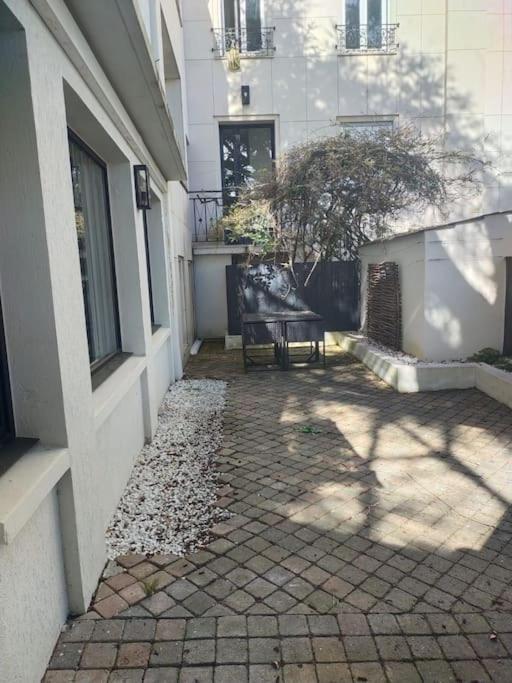 Apartament 2 Piece Avec Terrasse Ensoleille Suresnes Zewnętrze zdjęcie